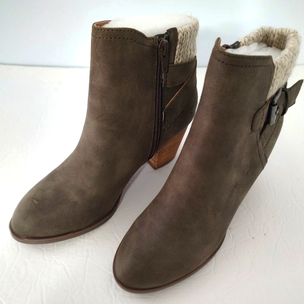 Report Women's Suede Olive Booties Sz 6